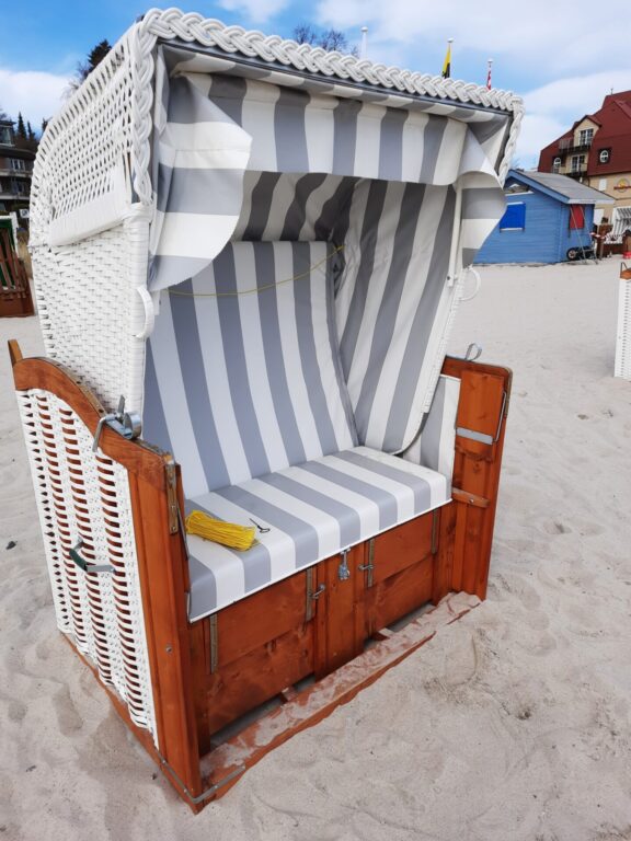 Strandkorb weiß grau weiß