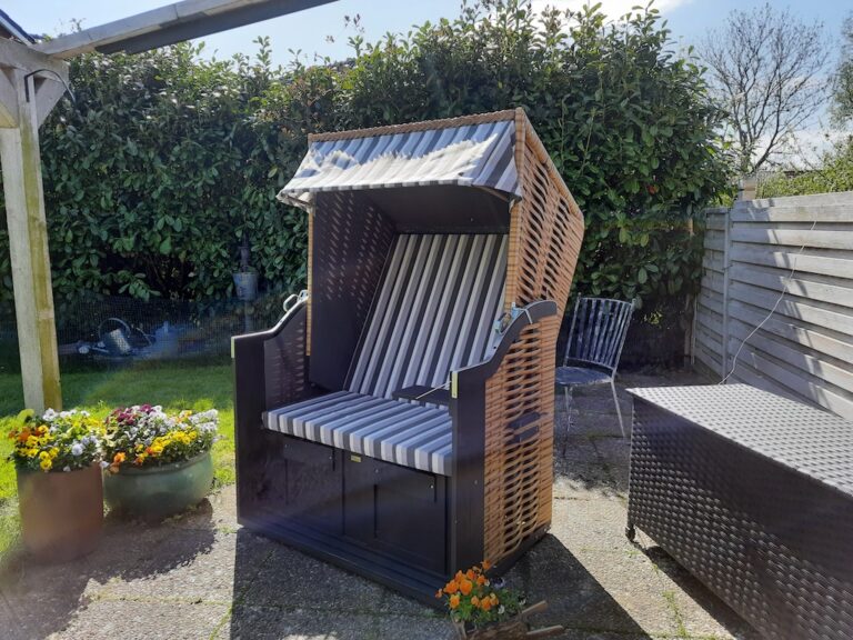 Strandkorb Rustikal im Garten