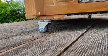 Strandkorb Rollen auf der Terrasse