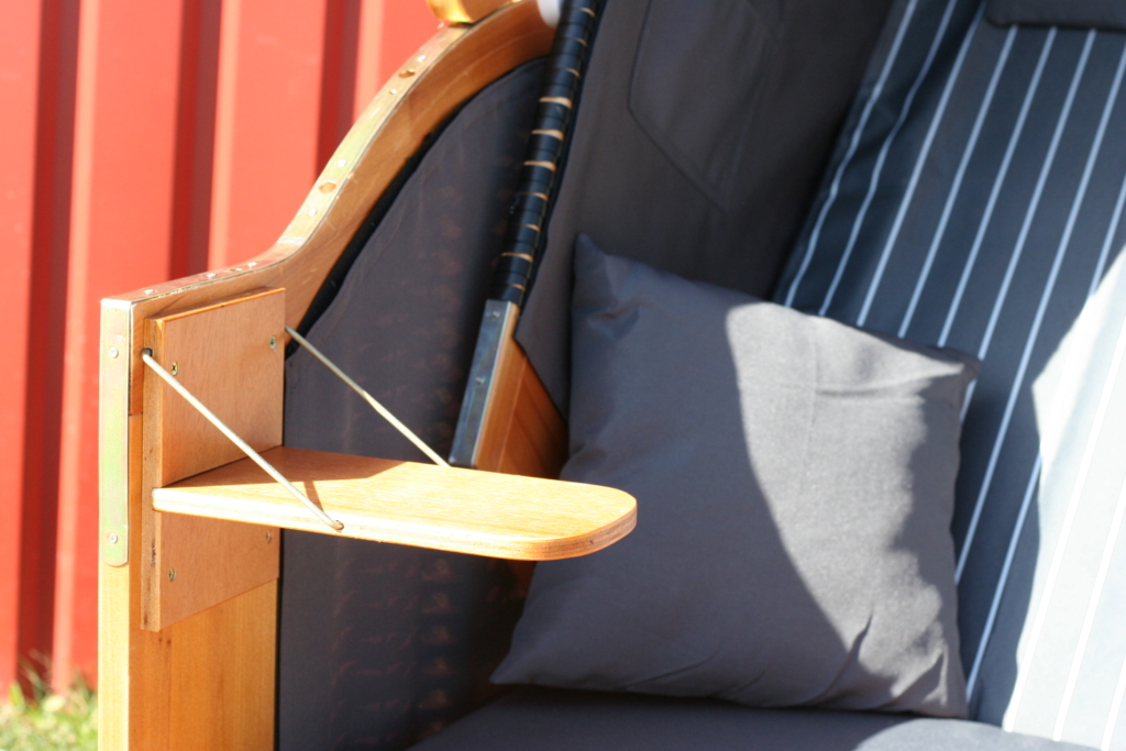 Zwei Strandkorb Tische by Strandkorbtester.de