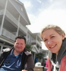 Strandkorbtester Bianca und Christian vergleichen gute Strandkörbe und deren Preis-Leistungs-Verhältnis für Euch!